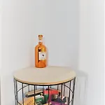 Old Town Apartment *